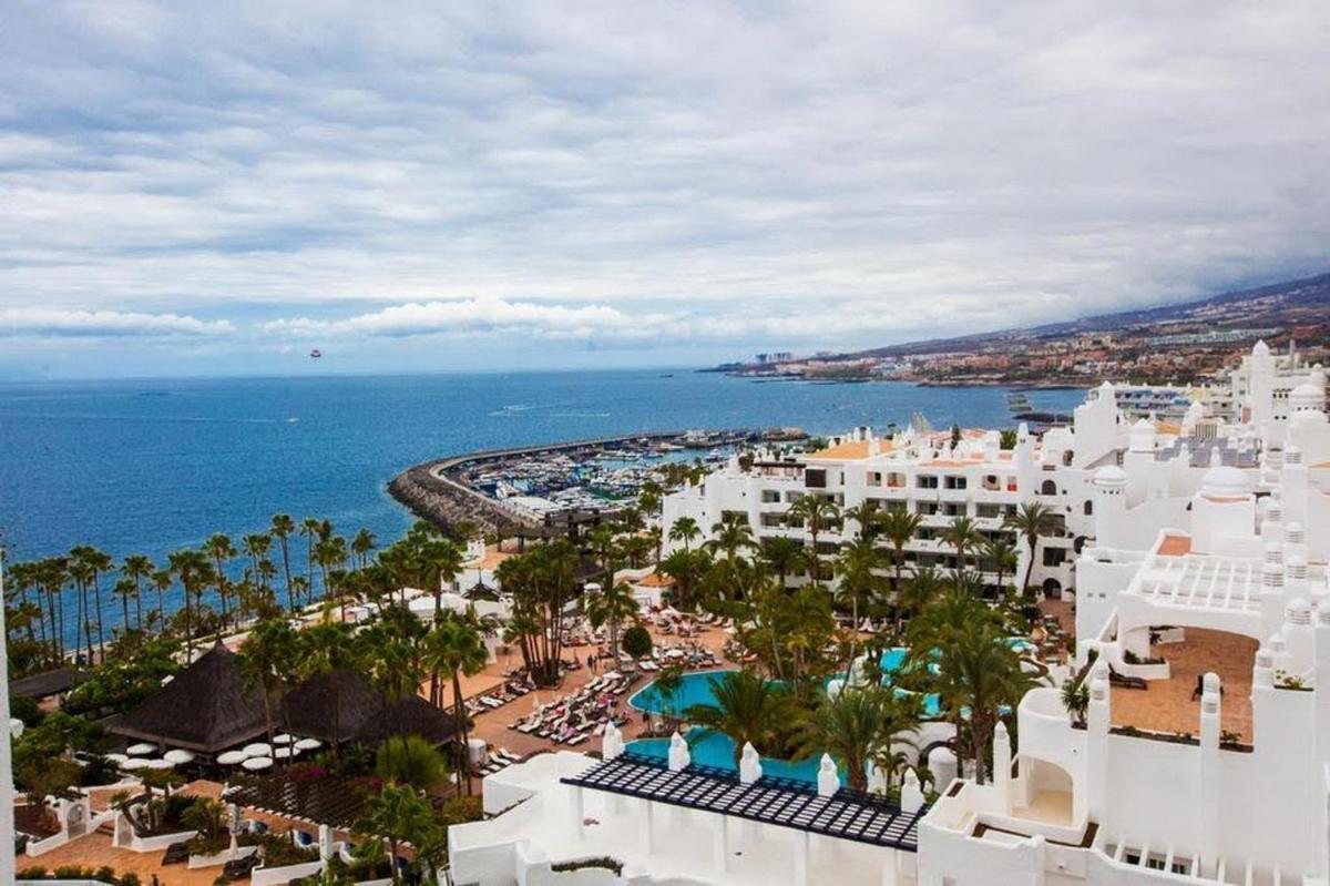 Cozy Apartment In The Center Of Costa Adeje On The 1St Coastline Extérieur photo